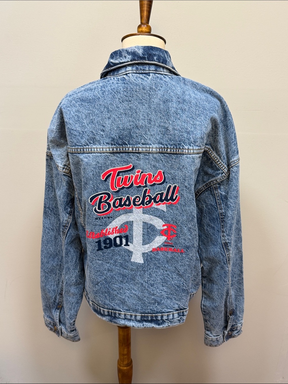 NWT Wear By Erin Andrews MLB Cincinnati Twins denim jacket women’s sz XXL